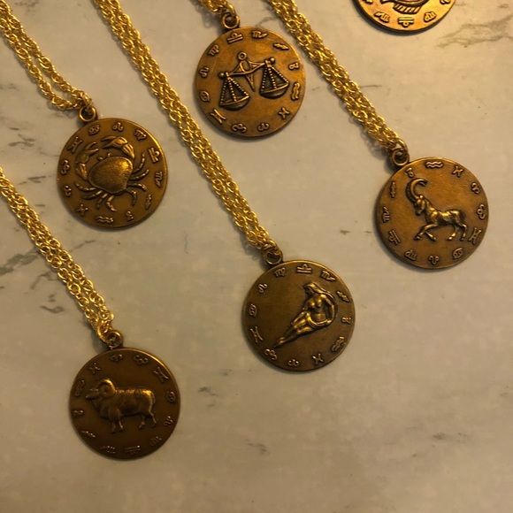 ✨3/$30✨Zodiac Pendant on chain - Picture 8 of 11